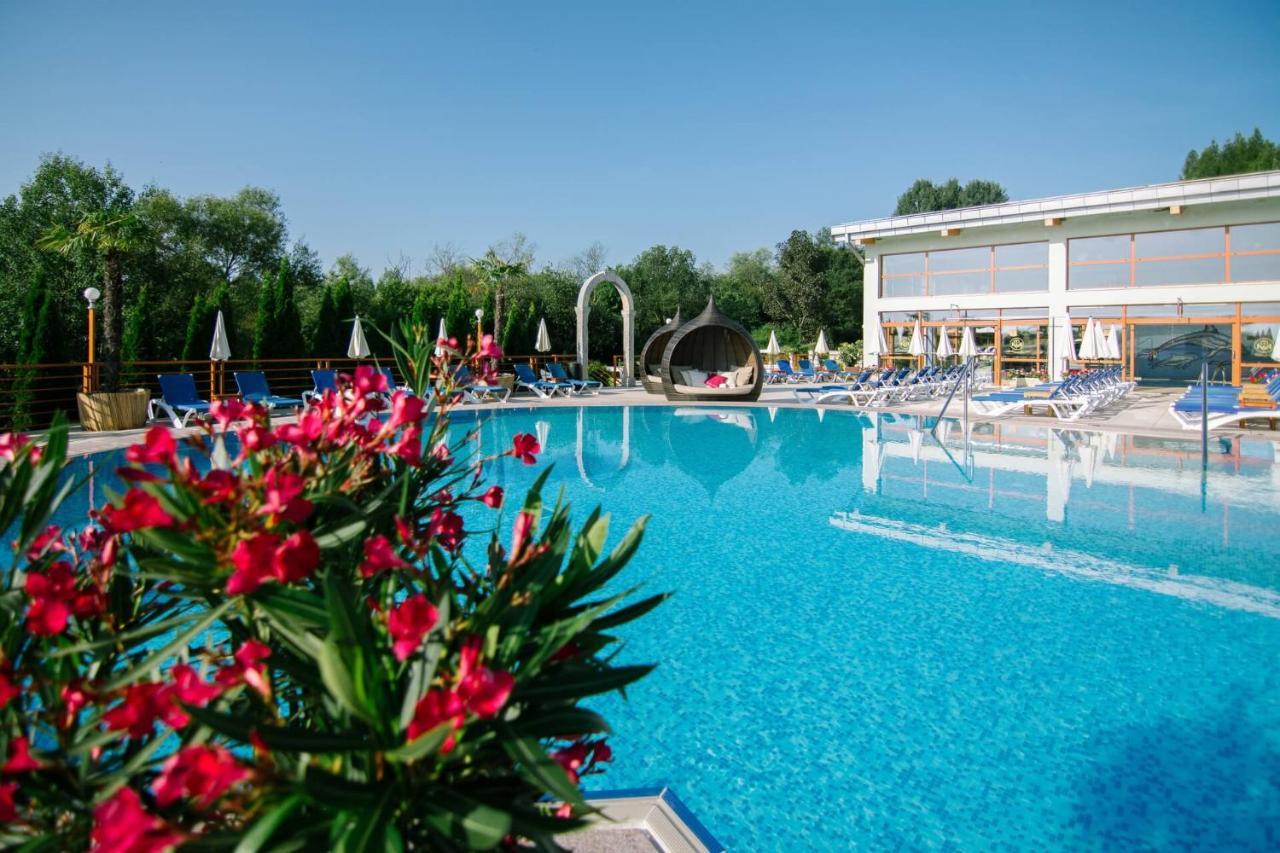 Wellness & Spa Hotel Kaskady Sliač Exterior foto